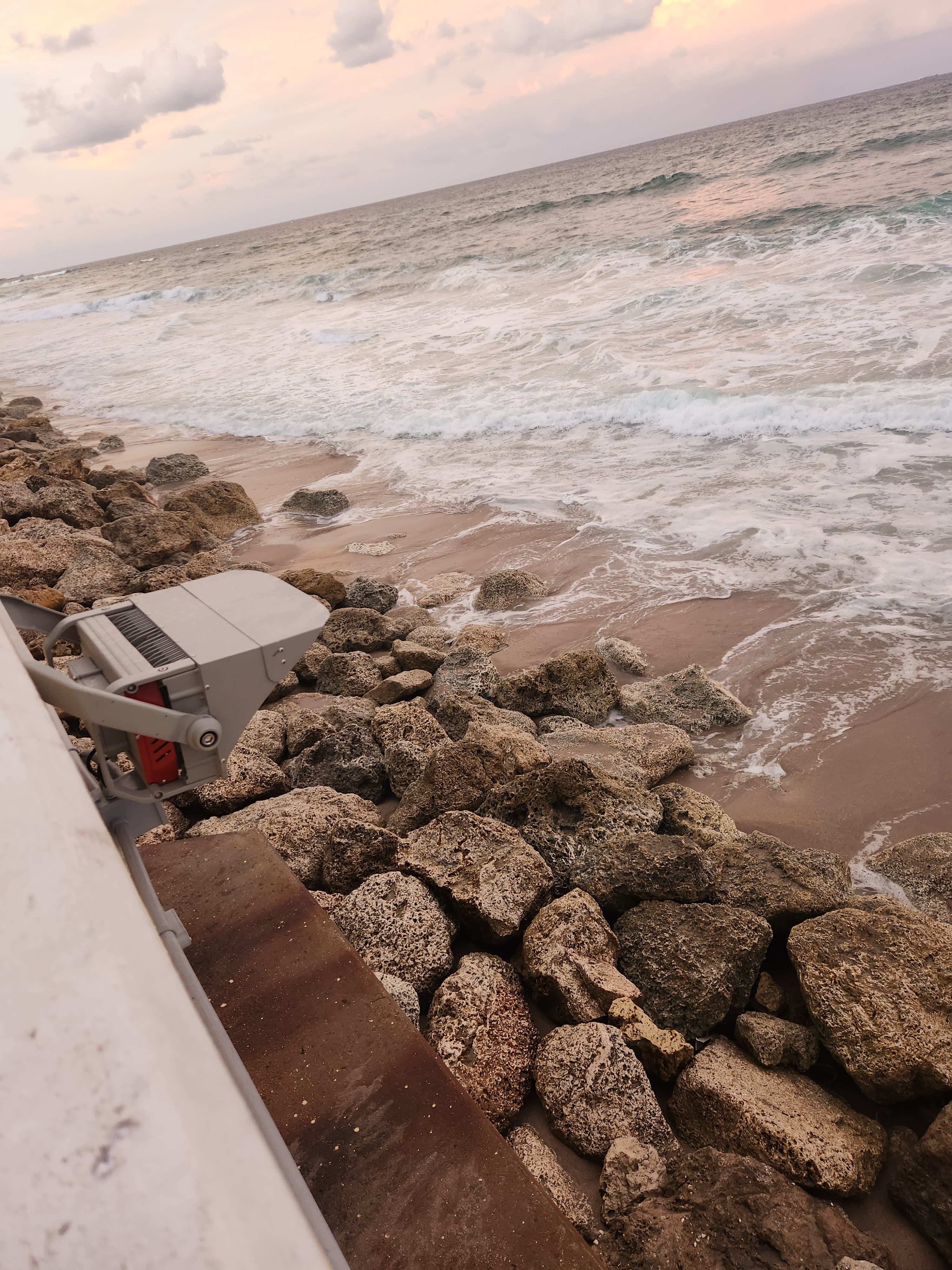 Outdoor security light fixture